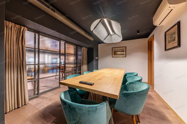 Eladó üzlethelyiség, Budapesten, V. kerületben, Zoltán utcában