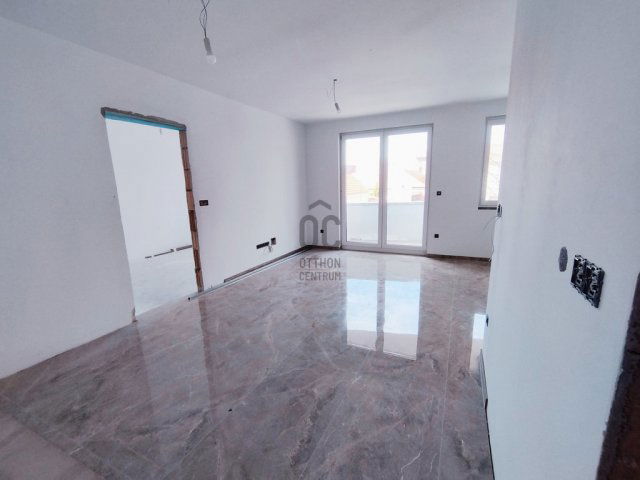 Eladó téglalakás, Siófokon 65.5 M Ft, 2 szobás