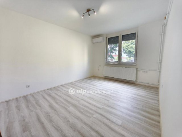 Eladó panellakás, Nagykanizsán 42.9 M Ft, 2 szobás