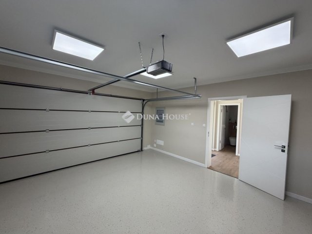 Eladó családi ház, Üllőn 175 M Ft, 4 szobás
