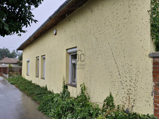 Eladó családi ház, Tiszaföldváron 29.9 M Ft, 6 szobás