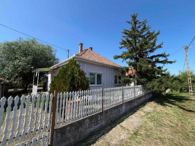 Eladó családi ház, Komádiban 15.9 M Ft, 2 szobás