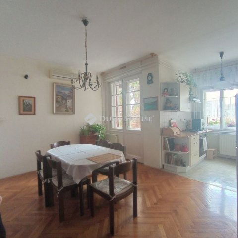 Eladó téglalakás, Pécsett 75 M Ft, 4 szobás