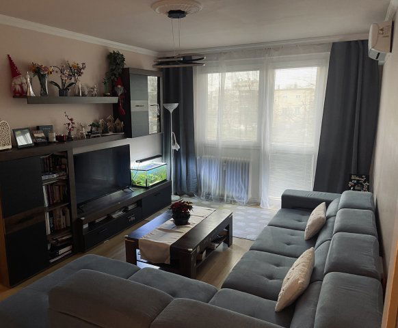 Eladó panellakás, Debrecenben 66.9 M Ft, 4+2 szobás