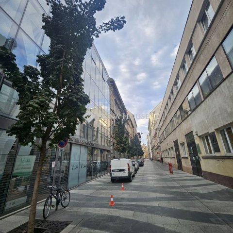 Eladó téglalakás, Budapesten, V. kerületben, Vadász utcában