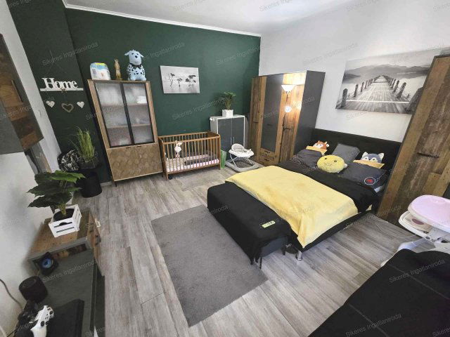 Eladó családi ház, Komáromban 32 M Ft, 2+2 szobás