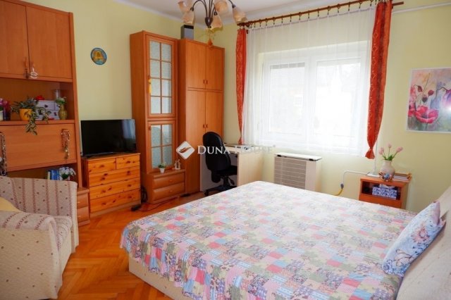 Eladó családi ház, Székesfehérvárott 83 M Ft, 4 szobás