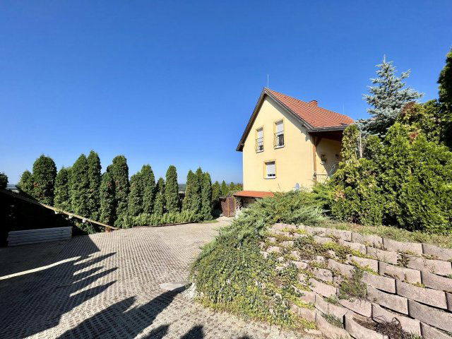 Eladó családi ház, Sárváron 99 M Ft, 4 szobás