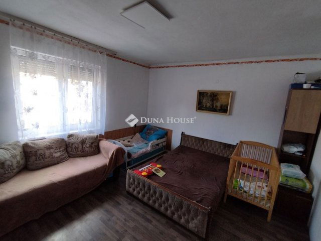 Eladó családi ház, Császáron 21.99 M Ft, 1 szobás