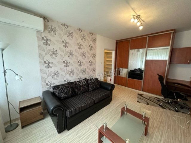 Eladó panellakás, Pakson 41.99 M Ft, 2 szobás