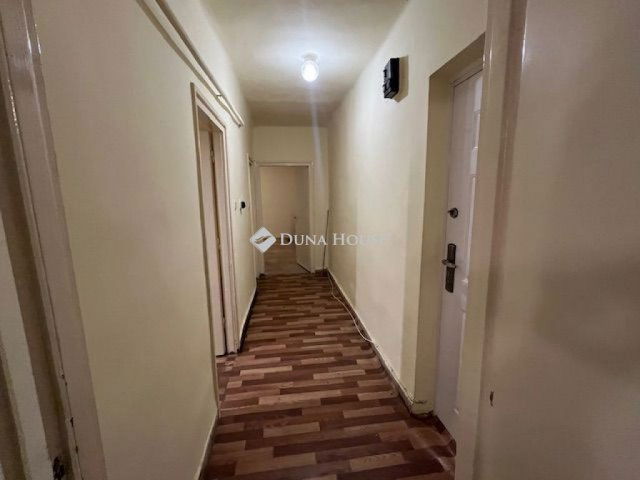 Eladó téglalakás, Komlón 18.5 M Ft, 2 szobás