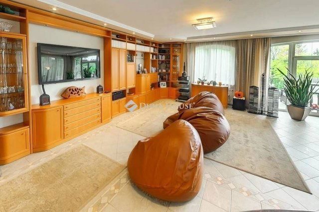 Eladó családi ház, Budapesten, II. kerületben 429.9 M Ft