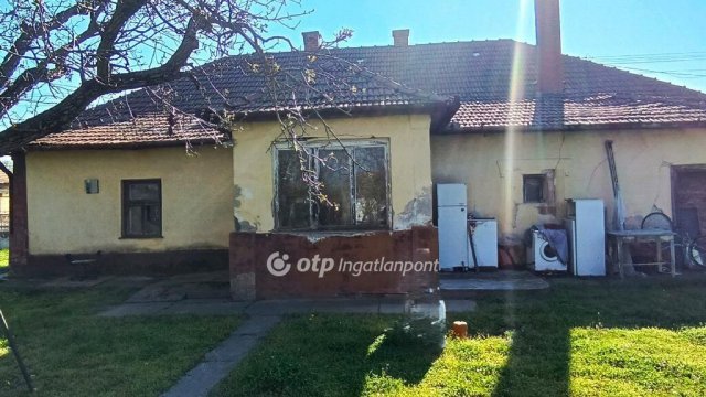 Eladó családi ház, Tiszajenőn 18.99 M Ft, 3 szobás