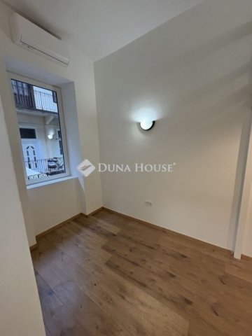 Eladó téglalakás, Budapesten, VII. kerületben 38 M Ft, 1 szobás