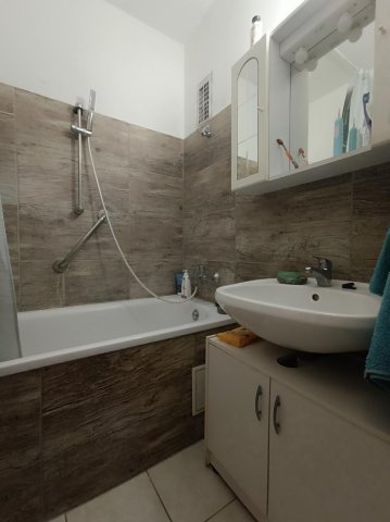 Eladó panellakás, Budapesten, III. kerületben, Lajos utcában