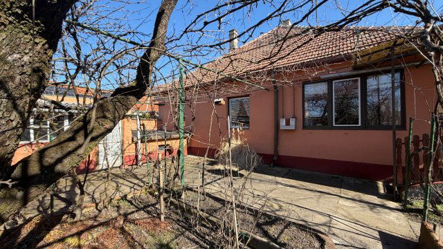 Eladó családi ház, Baján 50 M Ft, 3 szobás