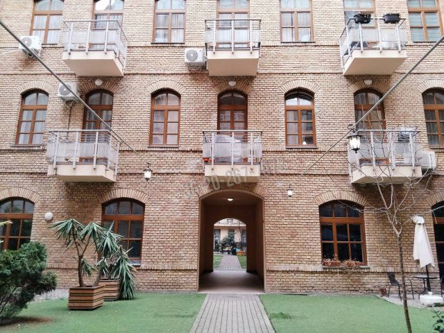 Eladó téglalakás, Budapesten, VI. kerületben 79.9 M Ft, 1 szobás