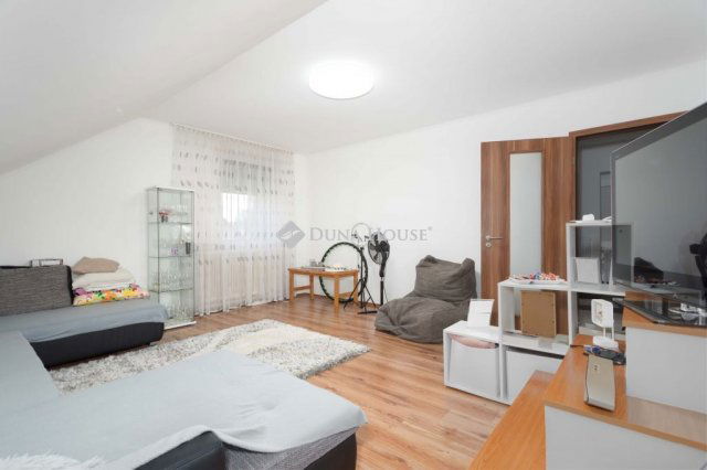 Eladó családi ház, Jánossomorján 79.9 M Ft, 5 szobás