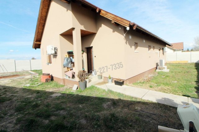 Eladó családi ház, Ráckevén 99.9 M Ft, 4 szobás