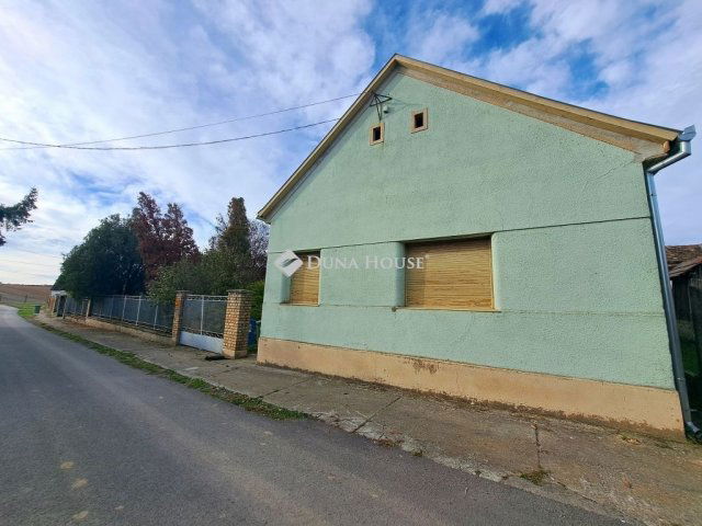 Eladó családi ház, Töttösön 18 M Ft, 4 szobás