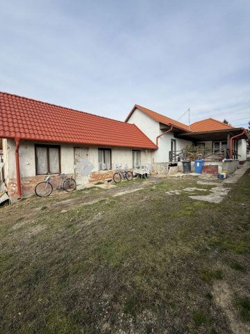 Eladó családi ház, Balatonfűzfőn 81.9 M Ft, 6 szobás