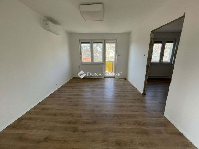 Eladó téglalakás, Balatonalmádiban 84.9 M Ft, 3 szobás