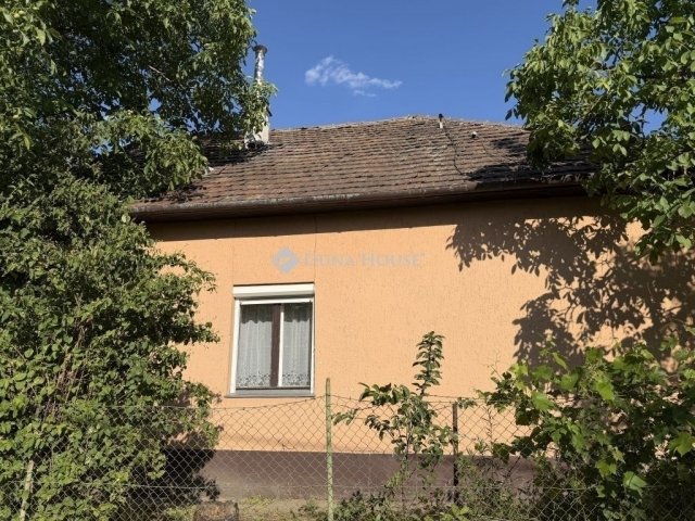 Eladó családi ház, Esztergomban 69.8 M Ft, 4 szobás