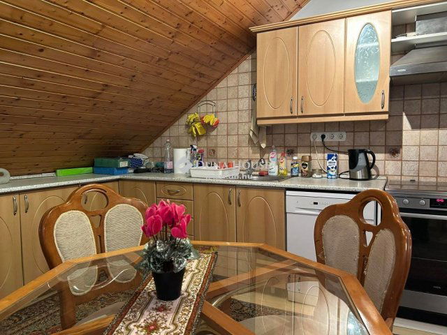 Eladó családi ház, Vecsésen 169 M Ft, 9 szobás