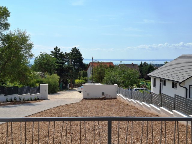 Eladó téglalakás, Balatonalmádiban 146 M Ft, 3 szobás