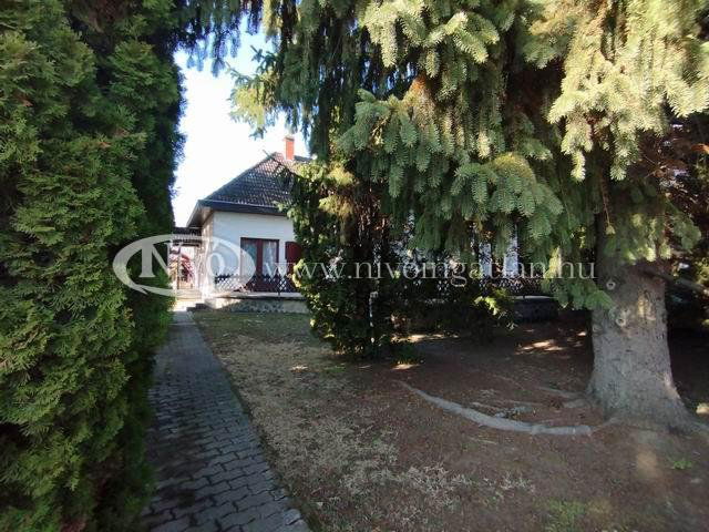 Eladó családi ház, Veszprémben 98 M Ft, 6 szobás
