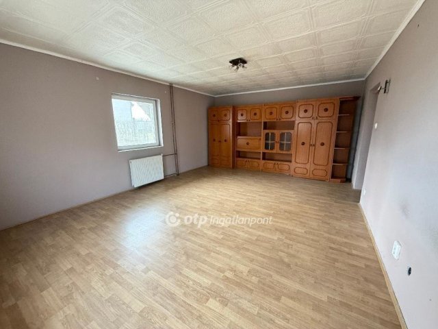 Eladó családi ház, Monorierdőn 74.9 M Ft, 2+2 szobás