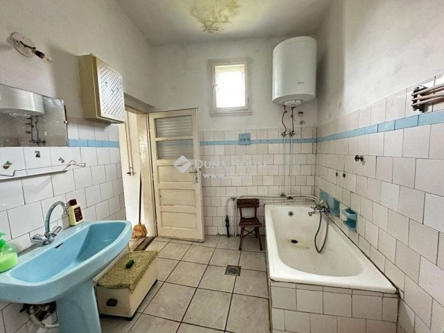 Eladó családi ház, Cecén 23.99 M Ft, 4 szobás