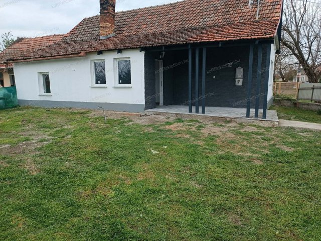 Eladó családi ház, Alattyánban 12.5 M Ft, 2 szobás
