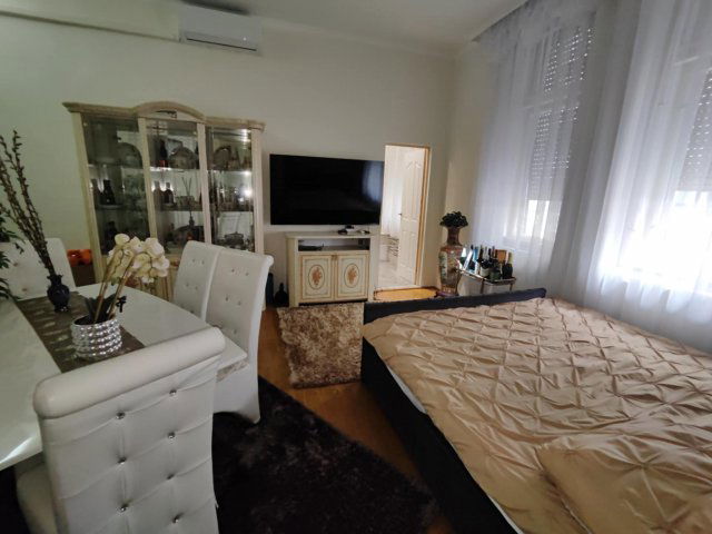 Eladó téglalakás, Szegeden 45.9 M Ft, 3 szobás