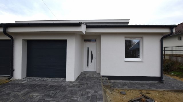 Eladó ikerház, Hajdúsámsonon 94 M Ft, 3+1 szobás