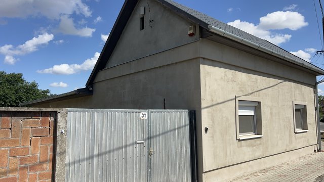 Eladó családi ház, Makón, Czuczor utcában 75 M Ft, 3 szobás