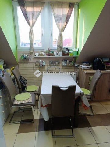 Eladó téglalakás, Kecskeméten 93 M Ft, 4 szobás