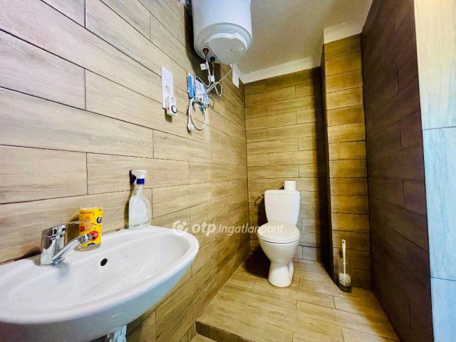 Eladó nyaraló, Hajdúsámsonon 27.5 M Ft, 1 szobás