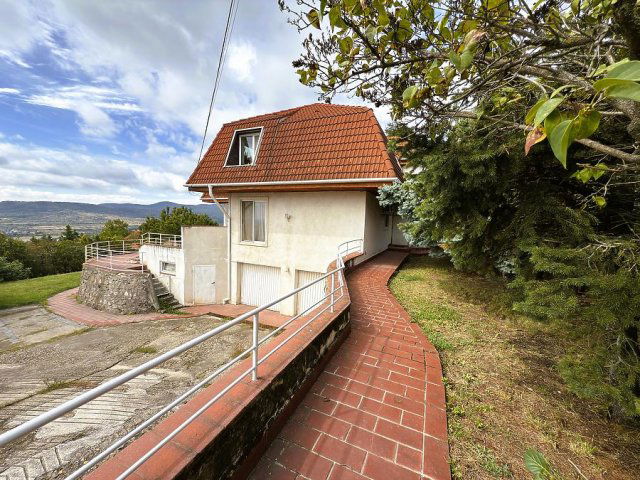 Eladó téglalakás, Szentendrén 96 M Ft, 4 szobás