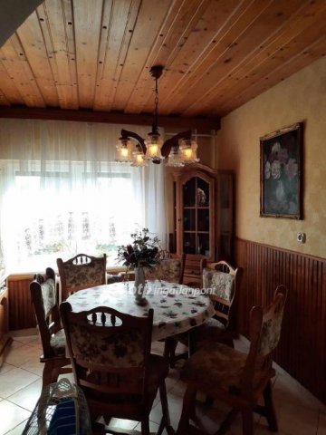 Eladó családi ház, Vonyarcvashegyen 178 M Ft, 11+2 szobás