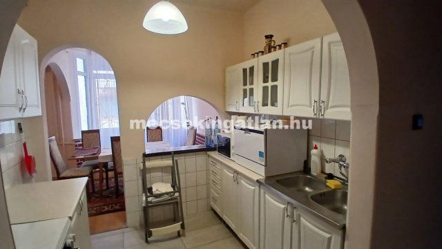Kiadó téglalakás, albérlet, Pécsett, Felsővámház utcában