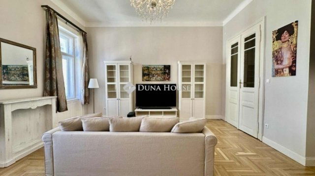 Eladó téglalakás, Budapesten, VI. kerületben 119 M Ft, 2 szobás