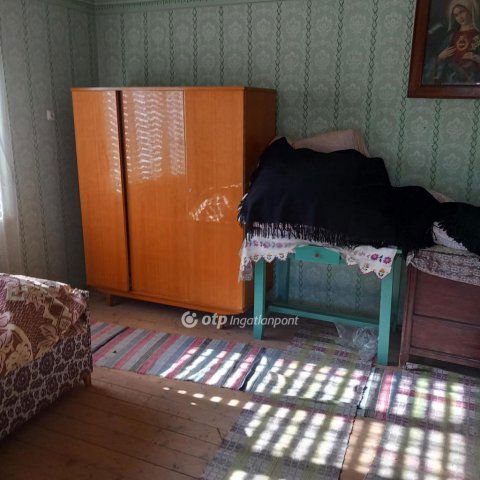 Eladó családi ház, Cereden 12 M Ft, 4 szobás