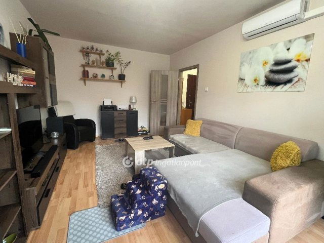 Eladó panellakás, Nyíregyházán 45.5 M Ft, 2 szobás