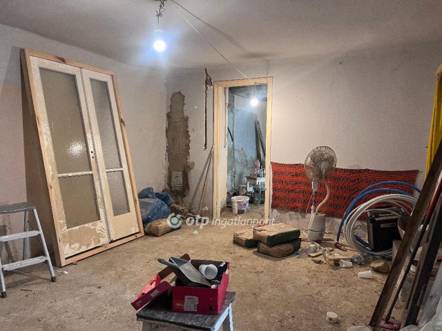 Eladó családi ház, Szabadszentkirályon 15 M Ft, 2 szobás