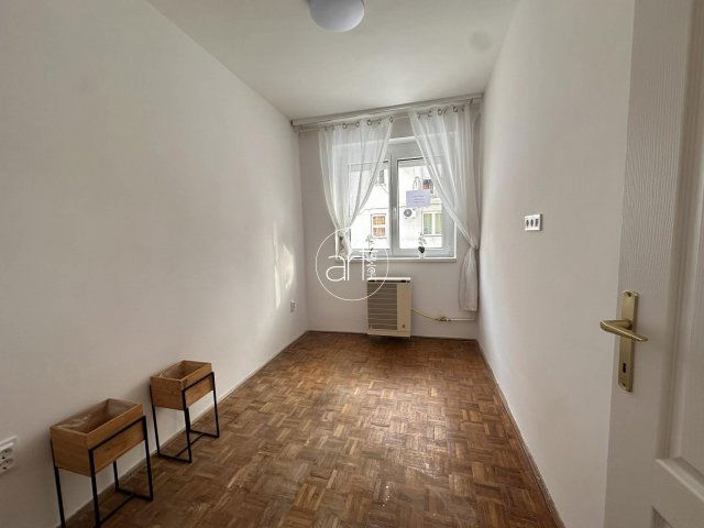 Kiadó téglalakás, albérlet, Szegeden, Fő fasoron 160 E Ft / hó