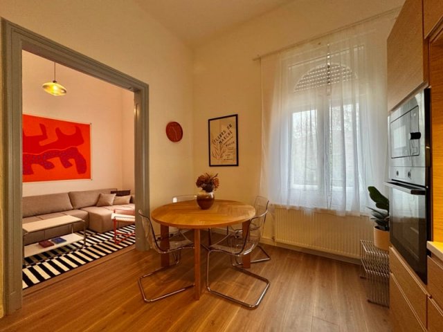 Kiadó téglalakás, albérlet, Pécsett, Rákóczi úton, 3 szobás