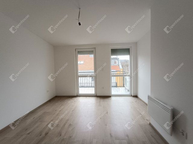 Eladó téglalakás, Sopronban 110 M Ft, 5 szobás