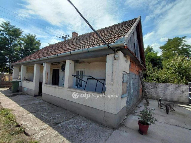 Eladó családi ház, Jászágón 16.2 M Ft, 1+1 szobás