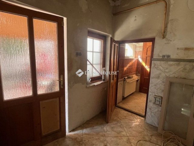 Eladó téglalakás, Pécsett 69.9 M Ft, 4 szobás